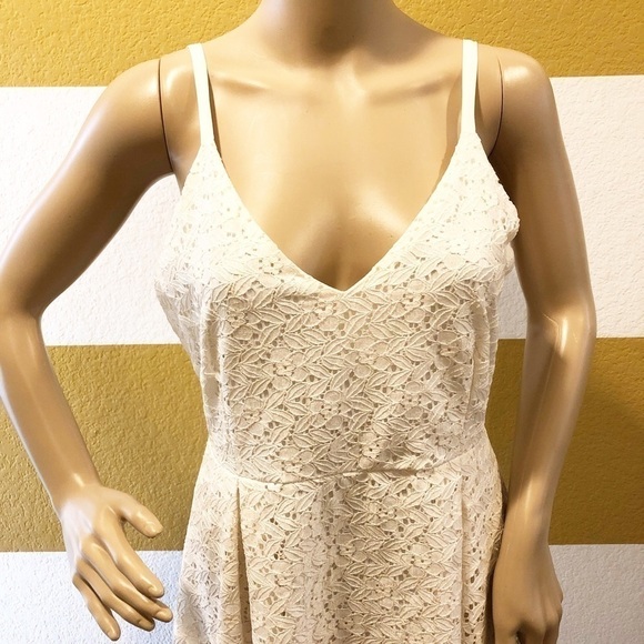 NEW The Vanity Room ivory lace dress - Picture 2 of 9